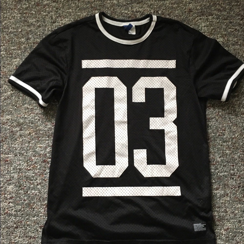 Black mesh varsity tee